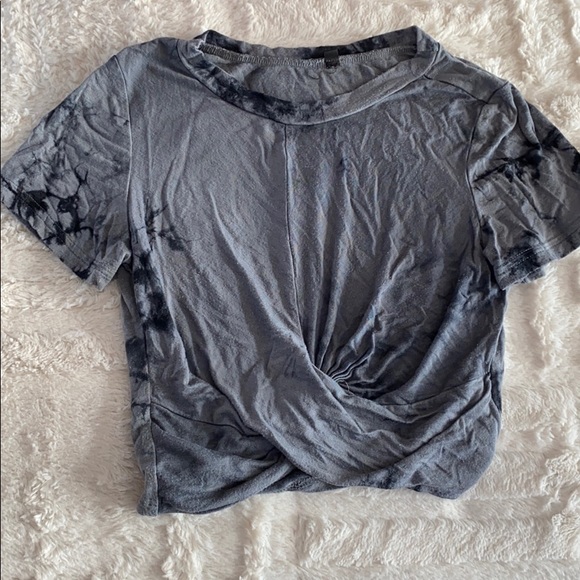 🌸3/$20 Tie dye crop top with knot - Picture 1 of 4